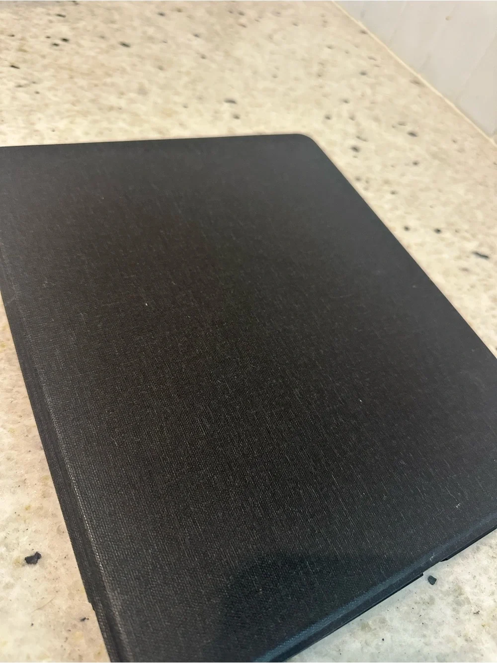 [like new] Zagg iPad Pro 12.9 Slim Book Go Keyboard Case with Pencil Holder